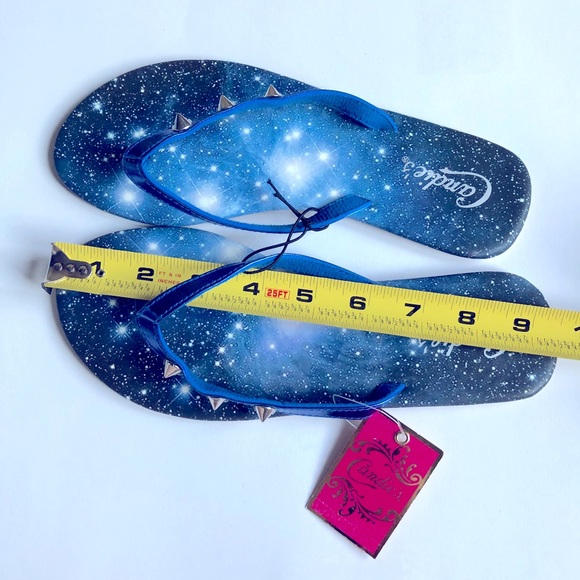 NEW CANDIE’S Galaxy Sandals Flip Flops Studded Stars Small 5/6 Women’s - Picture 9 of 16